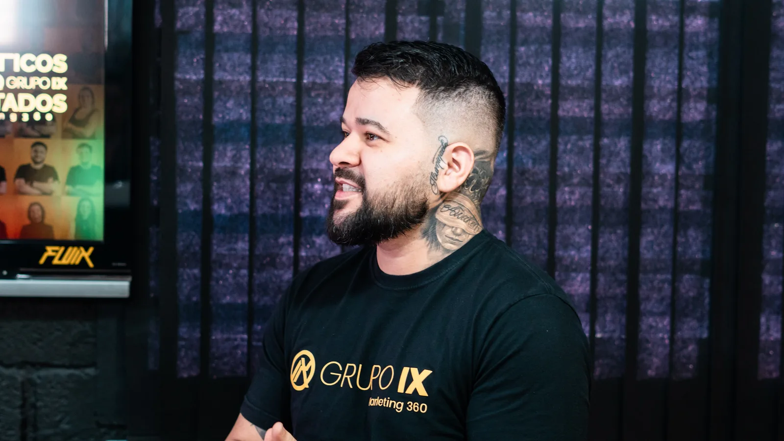 Felipe Jacoto gravando o Gestão Papo Reto na sede do Grupo IX